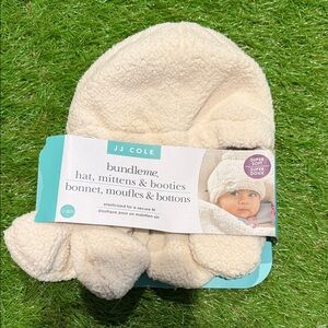 JJ Cole Cream Bundleme Hat, Mittens, and Booties